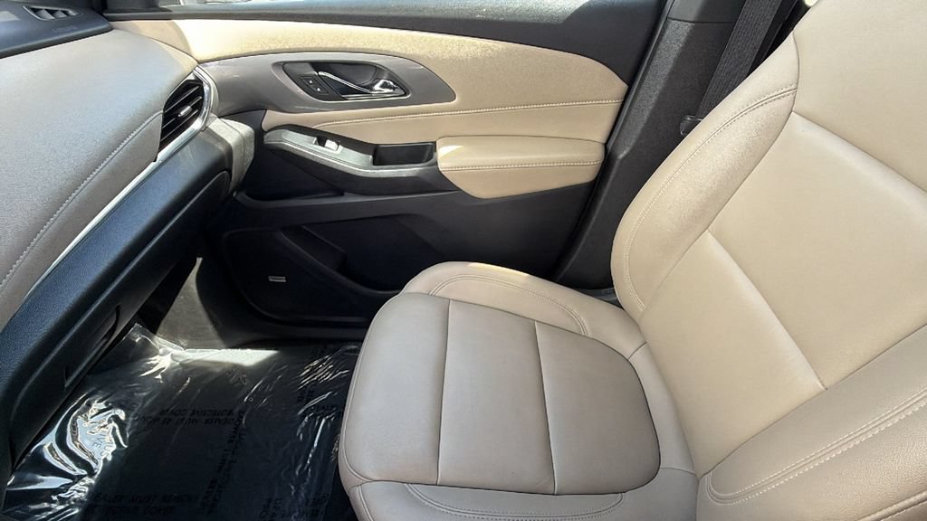 Used 2023 Chevrolet Traverse LT w/ LT Premium Package AWD/4WD image 12