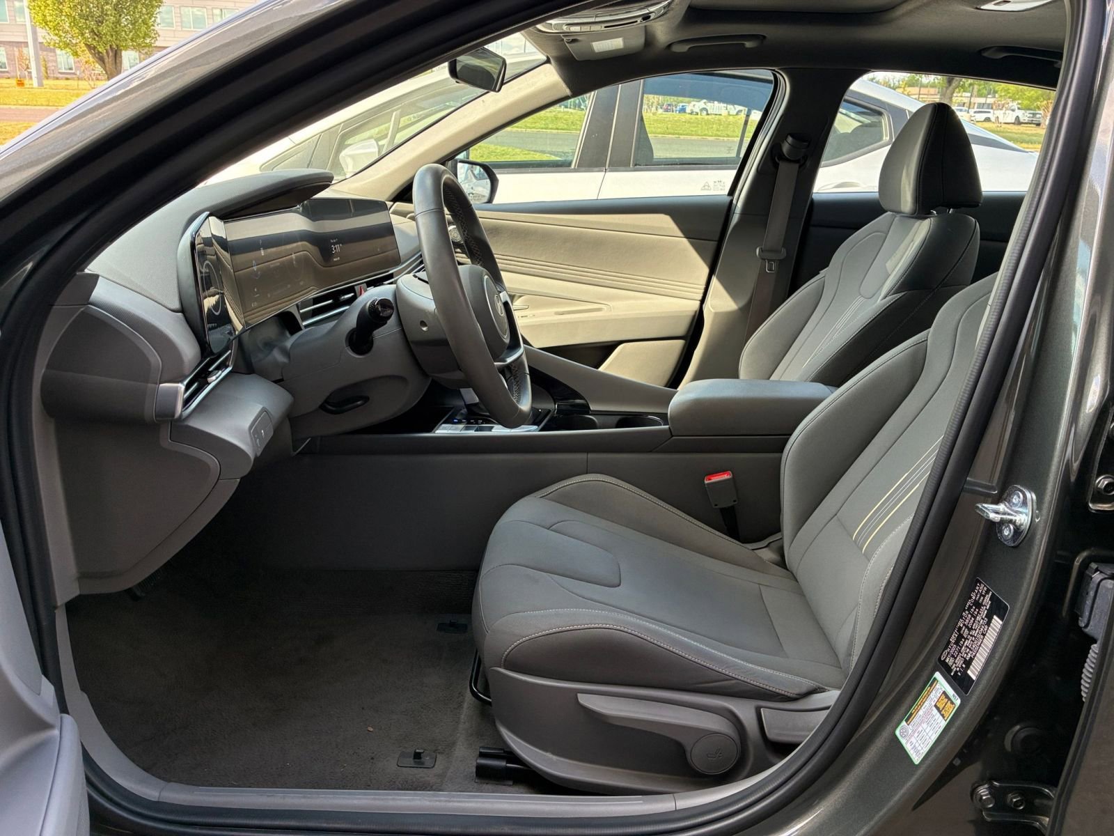 Used 2025 Hyundai Elantra SEL image 27