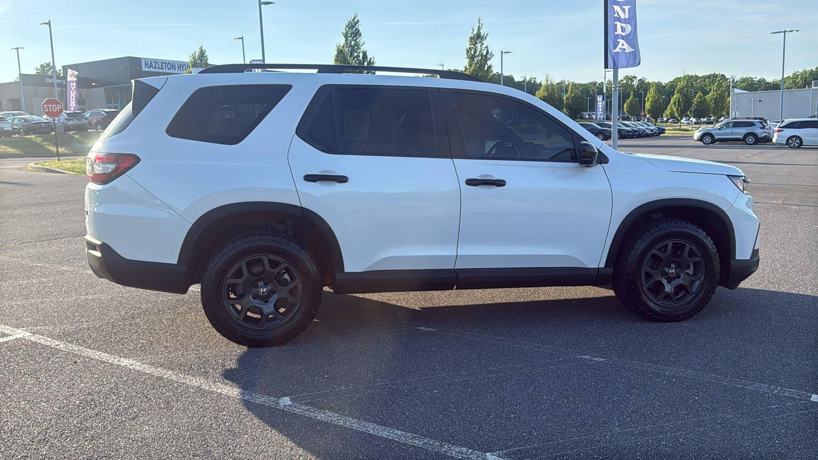 Used 2023 Honda Pilot TrailSport image 5