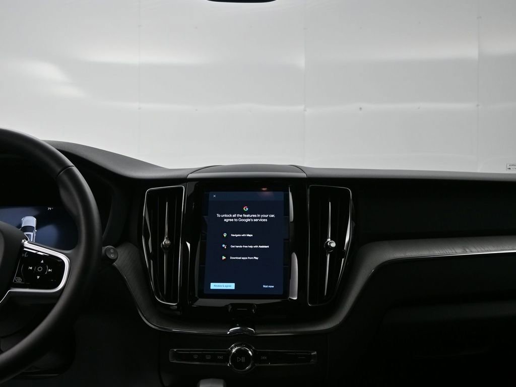 Used 2025 Volvo XC60 B5 Plus image 12