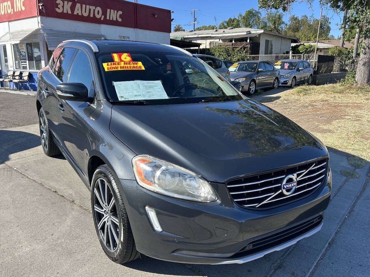 Used 2016 Volvo XC60 T5 Premier w/ Proximity Package FWD image 2