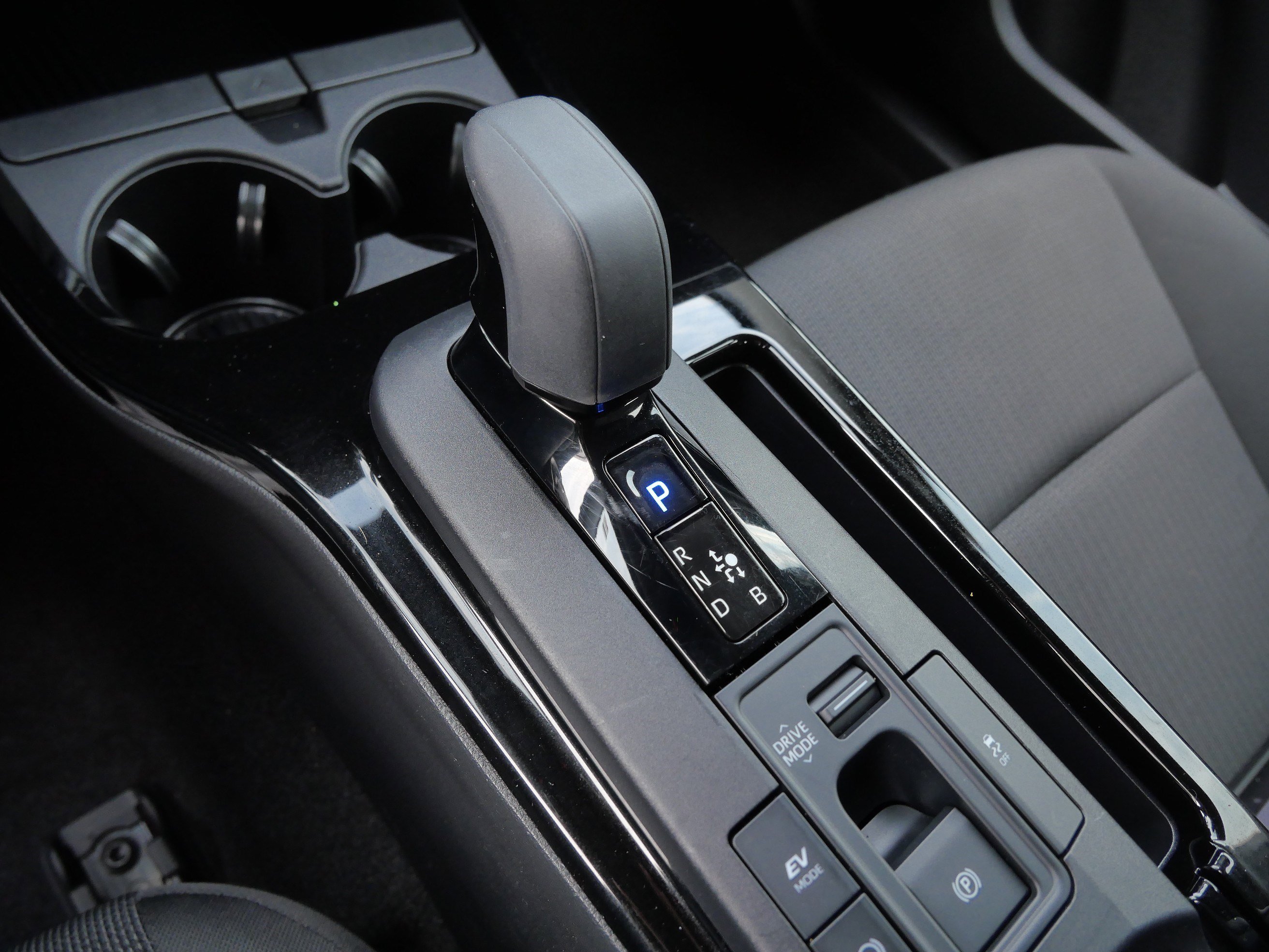 Certified 2025 Toyota Prius LE image 25