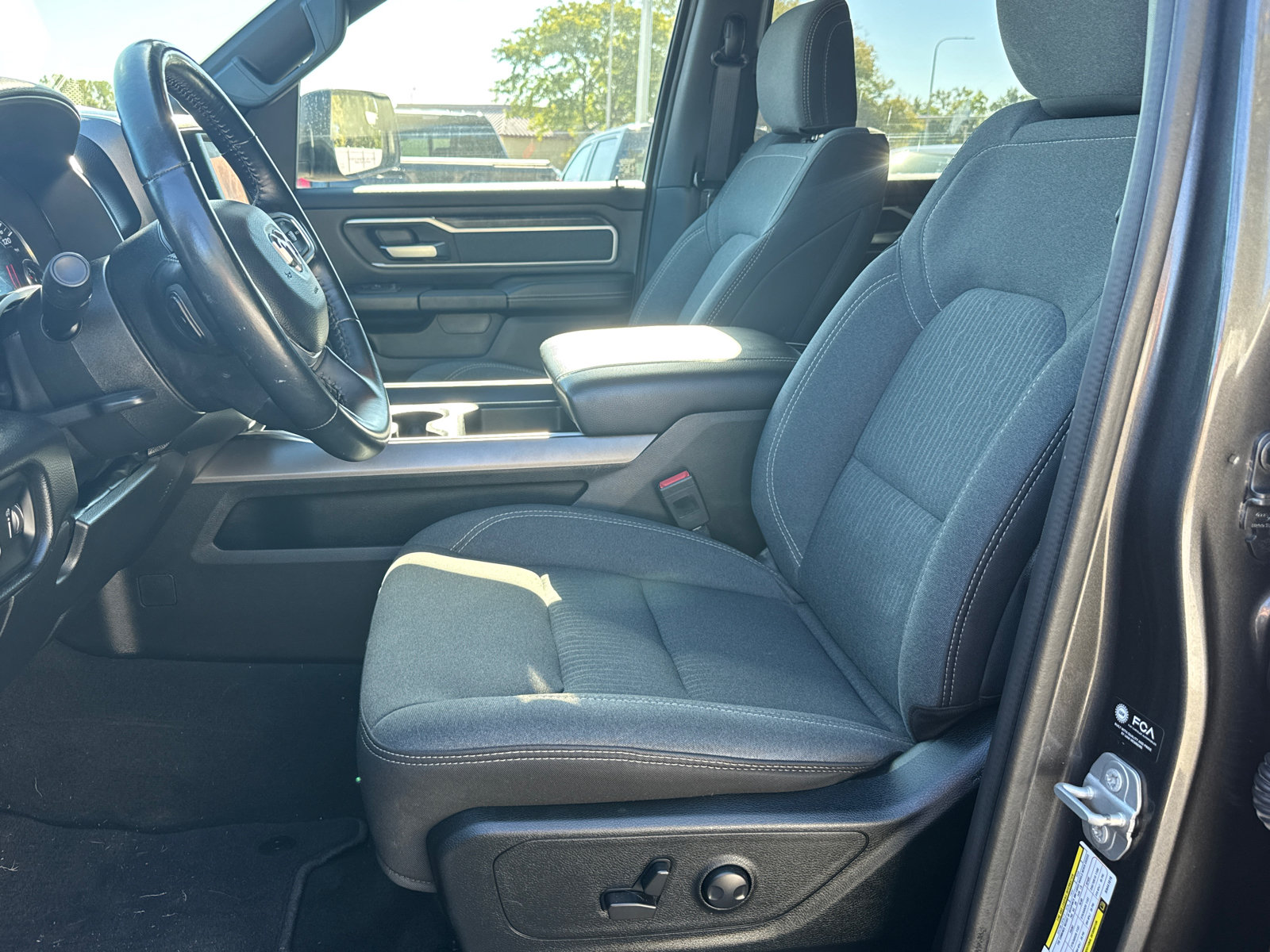 Used 2022 RAM 1500 Big Horn AWD/4WD image 9