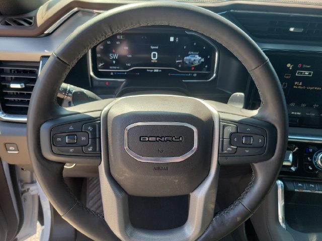 Used 2025 GMC Sierra 1500 Denali w/ Denali Reserve Package AWD/4WD image 15