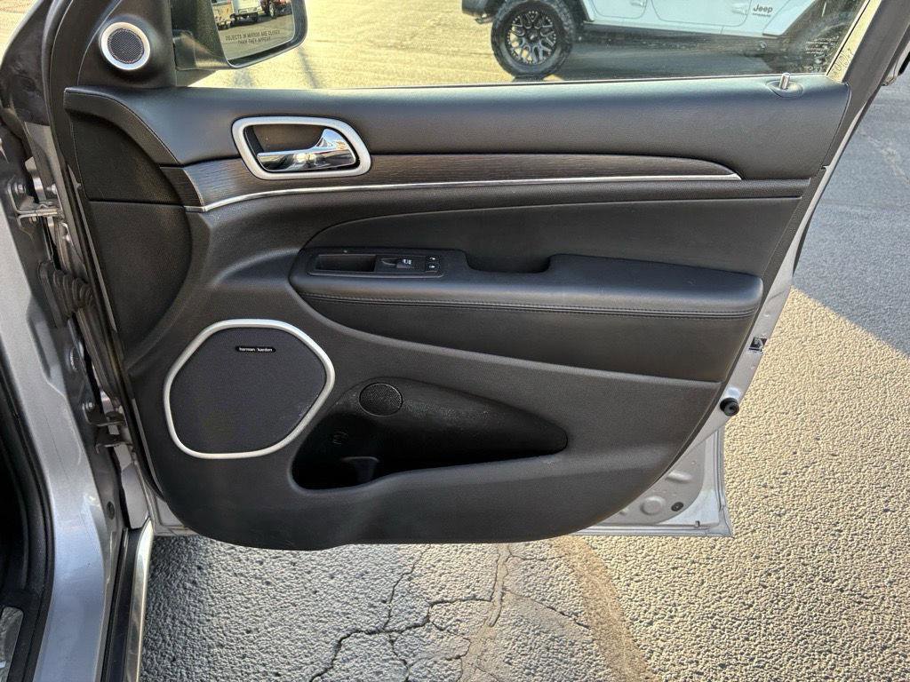 Used 2018 Jeep Grand Cherokee Summit image 21