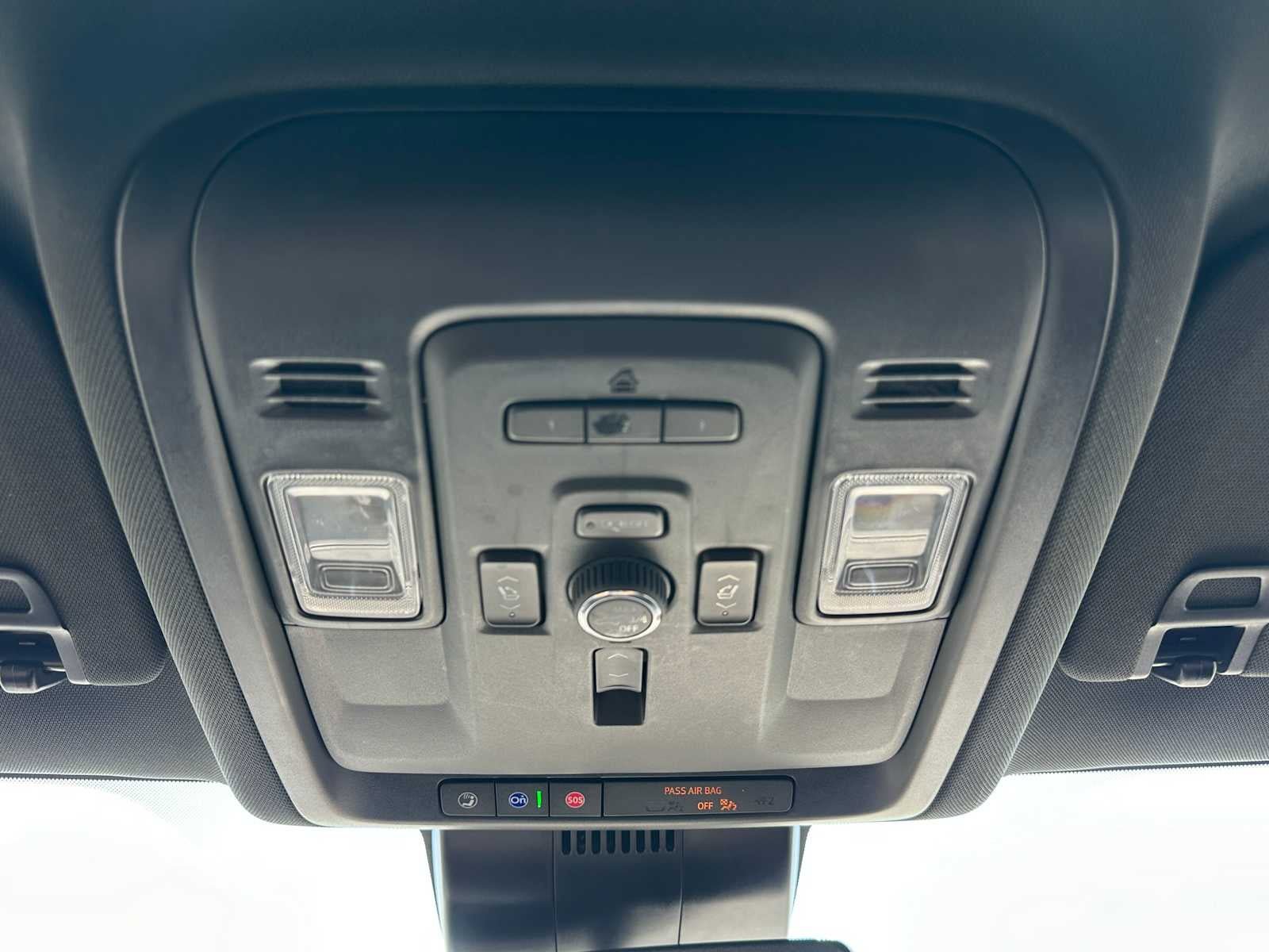 Used 2024 Chevrolet Tahoe Premier AWD/4WD image 32