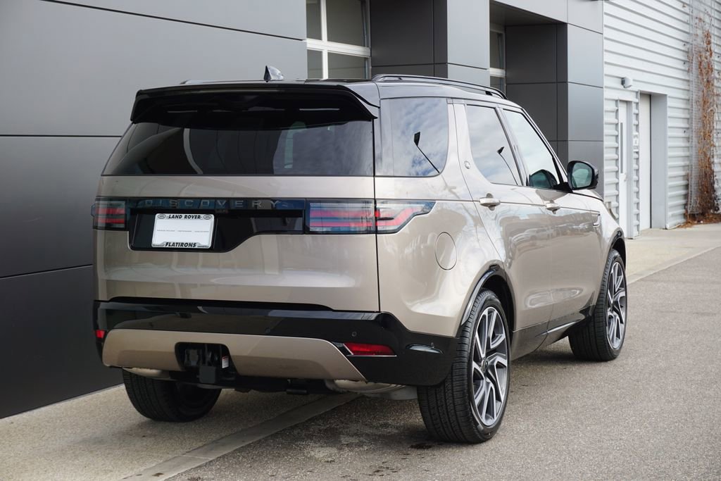 New 2025 Land Rover Discovery Dynamic SE image 2
