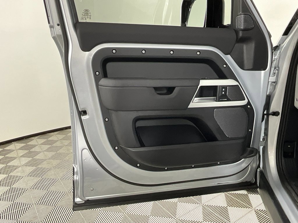 Used 2024 Land Rover Defender 110 S image 18