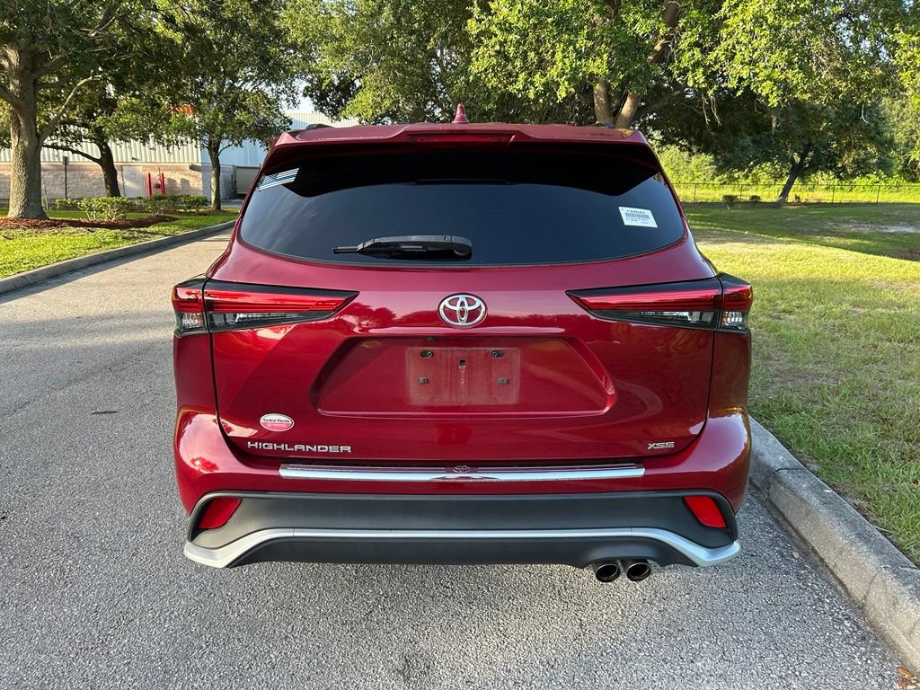Used 2022 Toyota Highlander XSE FWD image 5