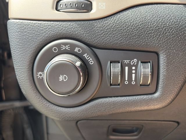 Used 2016 Jeep Cherokee Limited FWD image 31