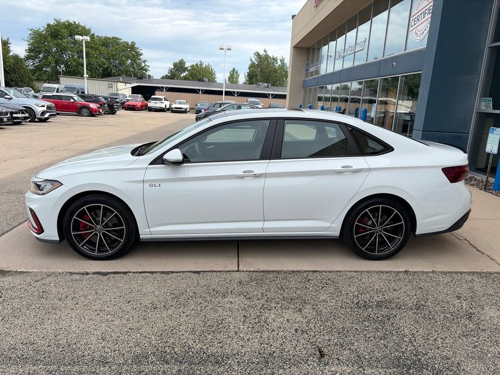 Certified 2025 Volkswagen Jetta GLI Autobahn FWD image 5