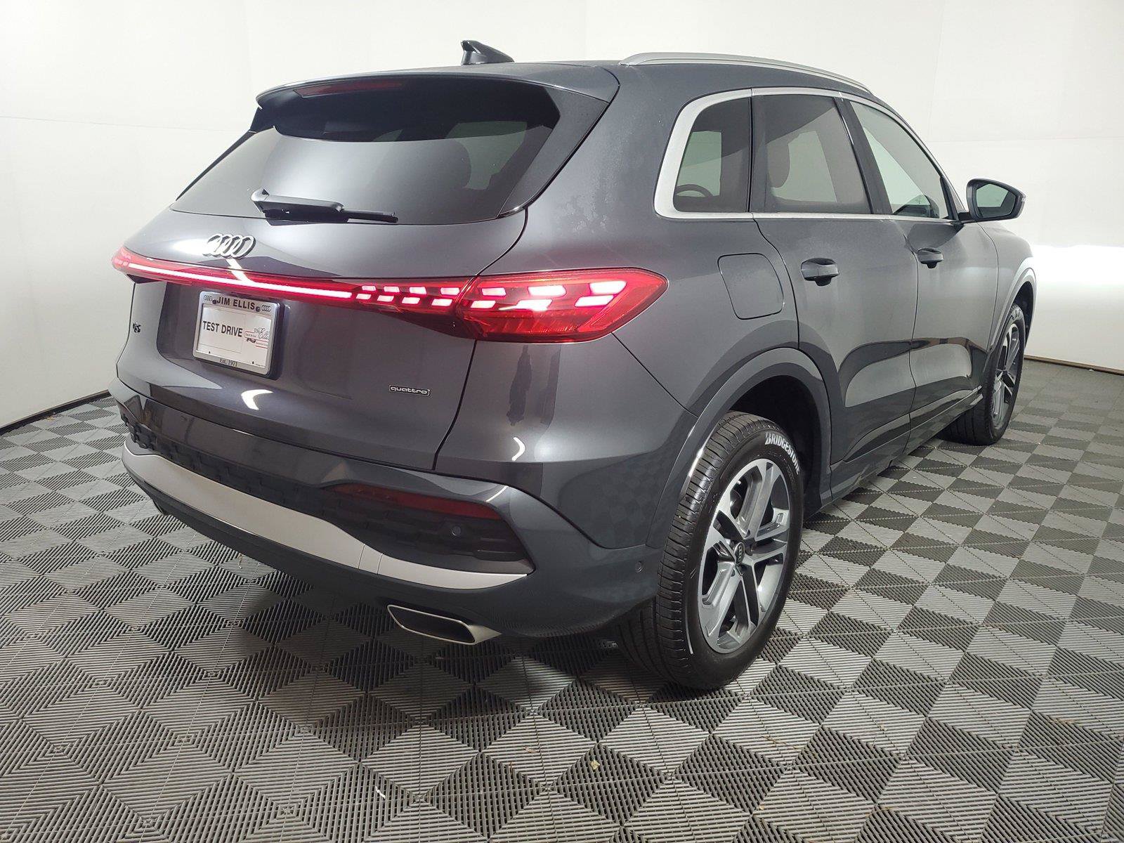 Certified 2025 Audi Q5 Premium w/ Convenience Package AWD/4WD image 6