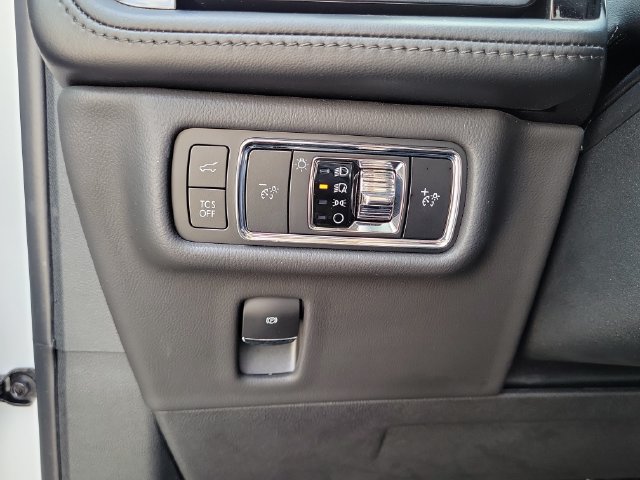Certified 2023 Lincoln Nautilus AWD image 13