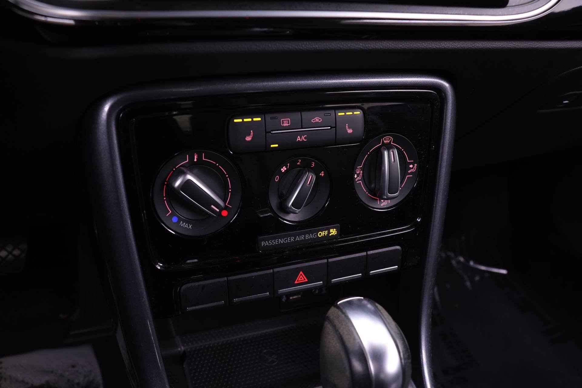 Used 2018 Volkswagen Beetle 2.0T S w/ Style & Comfort Package image 8