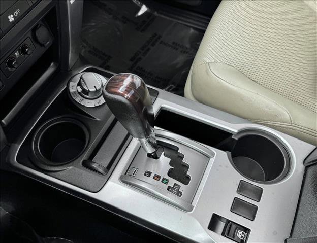 Used 2014 Toyota 4Runner Limited AWD/4WD image 17