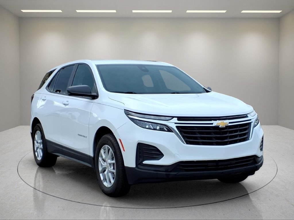 Used 2024 Chevrolet Equinox LS w/ LS Convenience Package FWD image 3