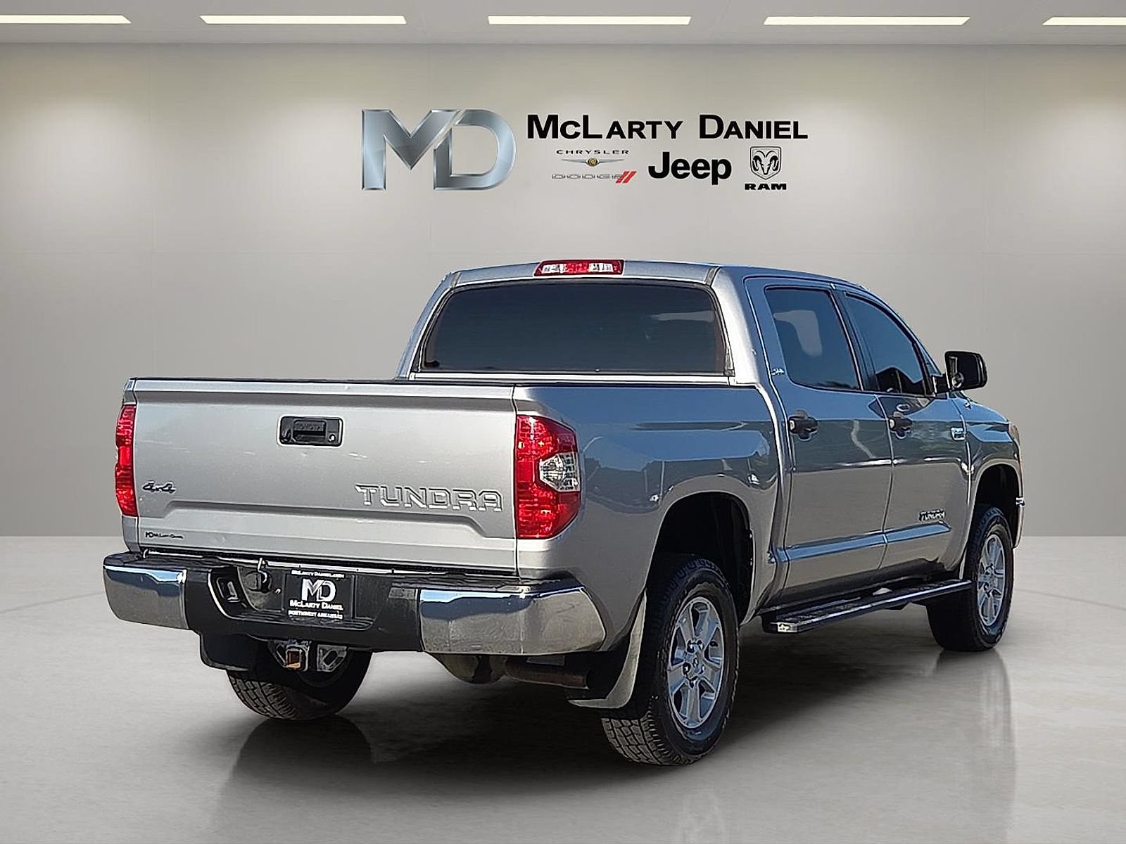 Used 2014 Toyota Tundra SR5 AWD/4WD image 5