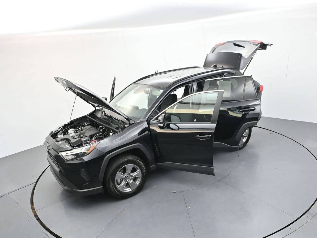 Used 2025 Toyota RAV4 XLE FWD image 33