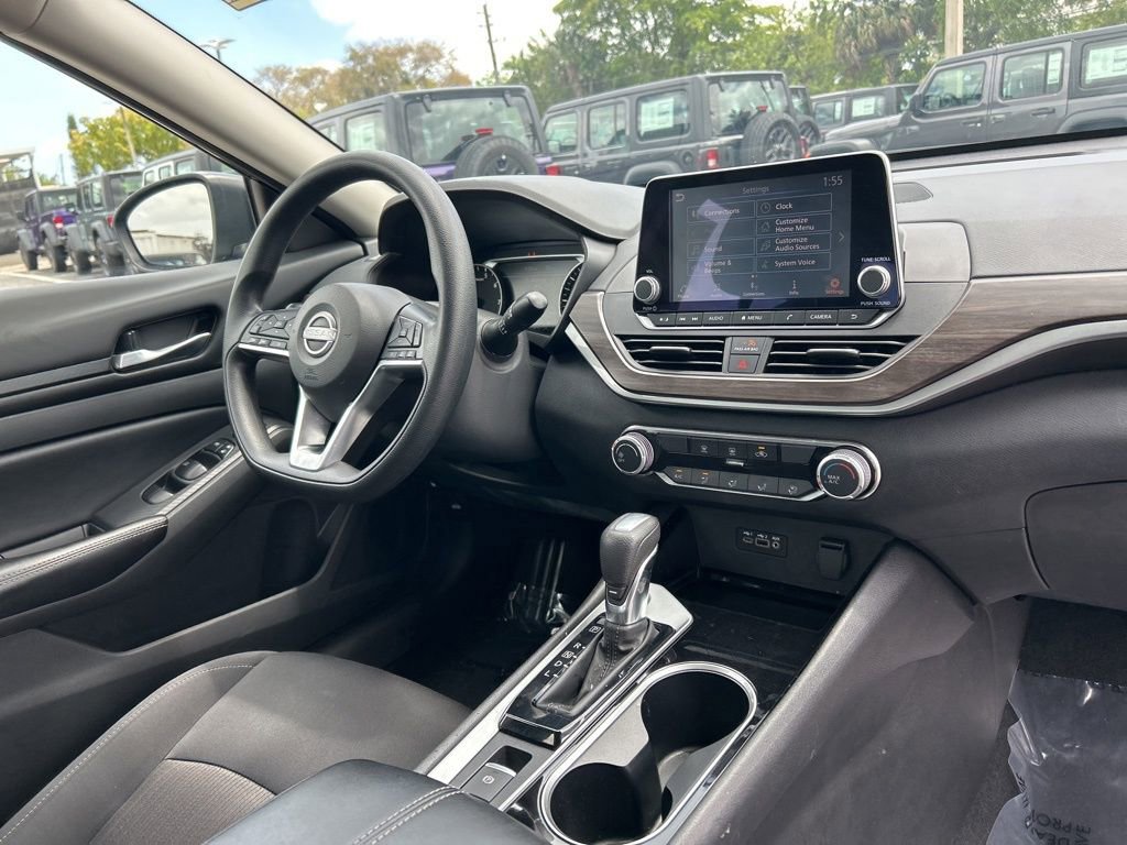 Used 2024 Nissan Altima 2.5 SV image 22