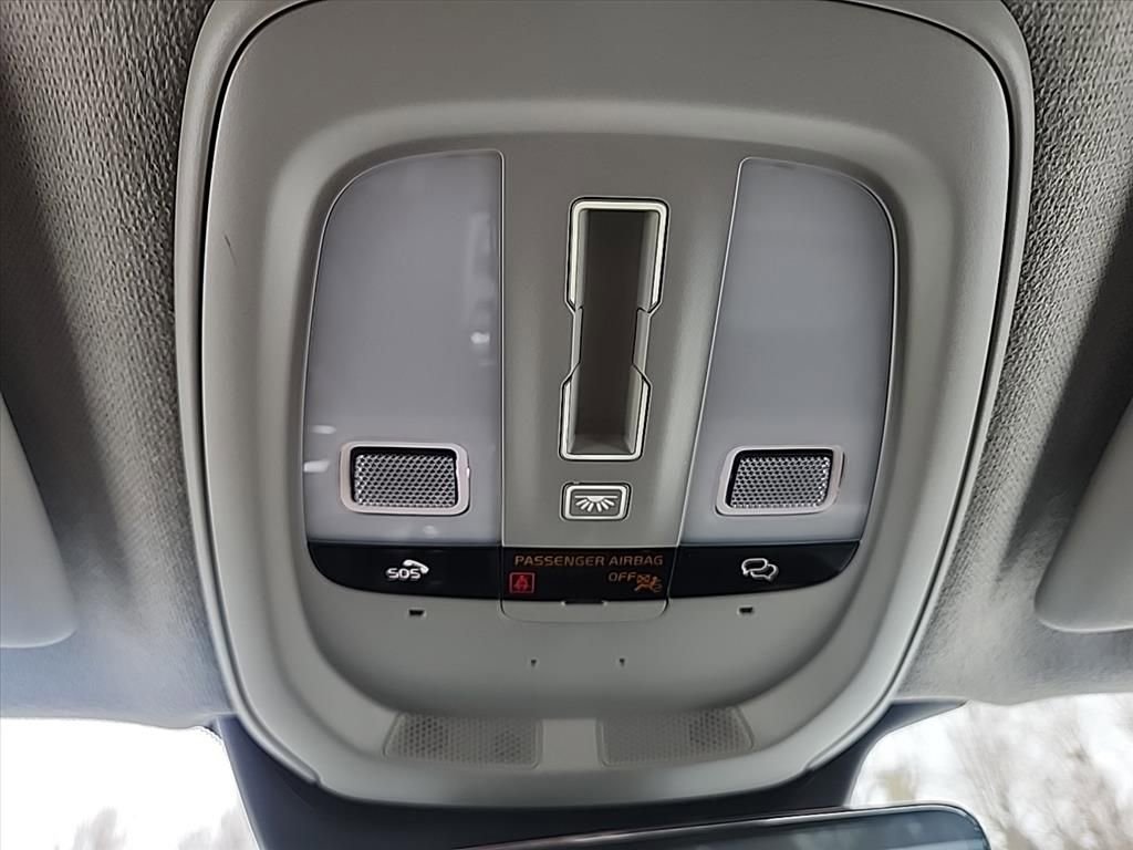 Certified 2023 Volvo XC40 B5 Plus w/ Driver Assist Package AWD/4WD image 24