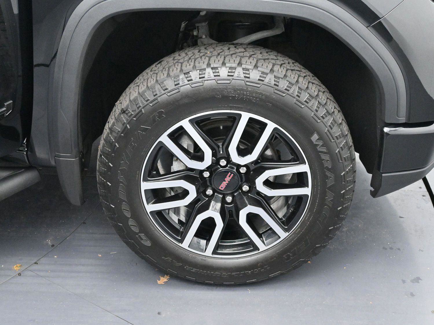 Used 2024 GMC Sierra 1500 AT4 w/ Technology Package image 36