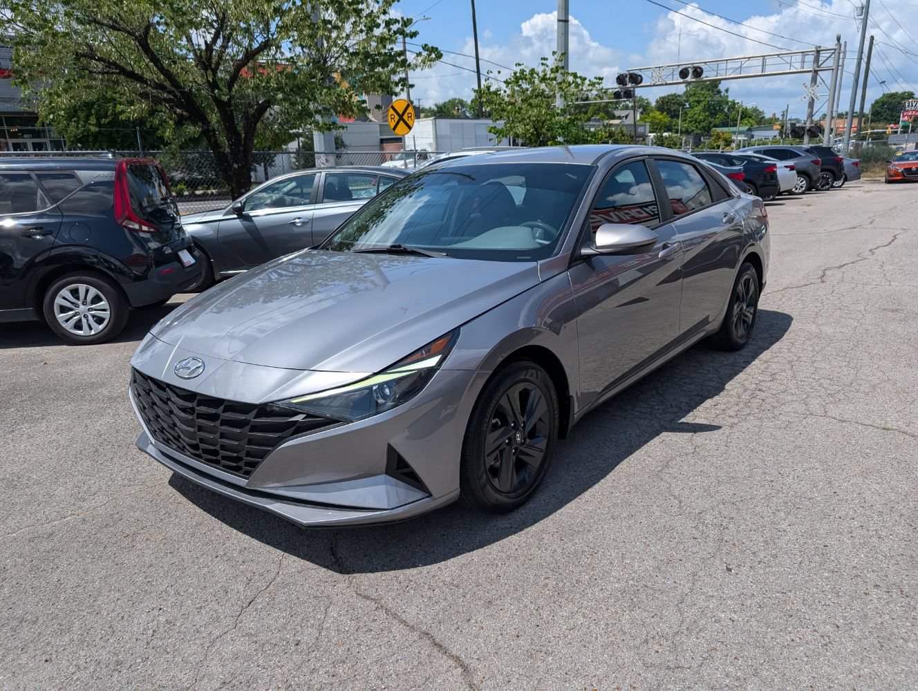 Used 2023 Hyundai Elantra SEL w/ Cargo Package FWD image 3
