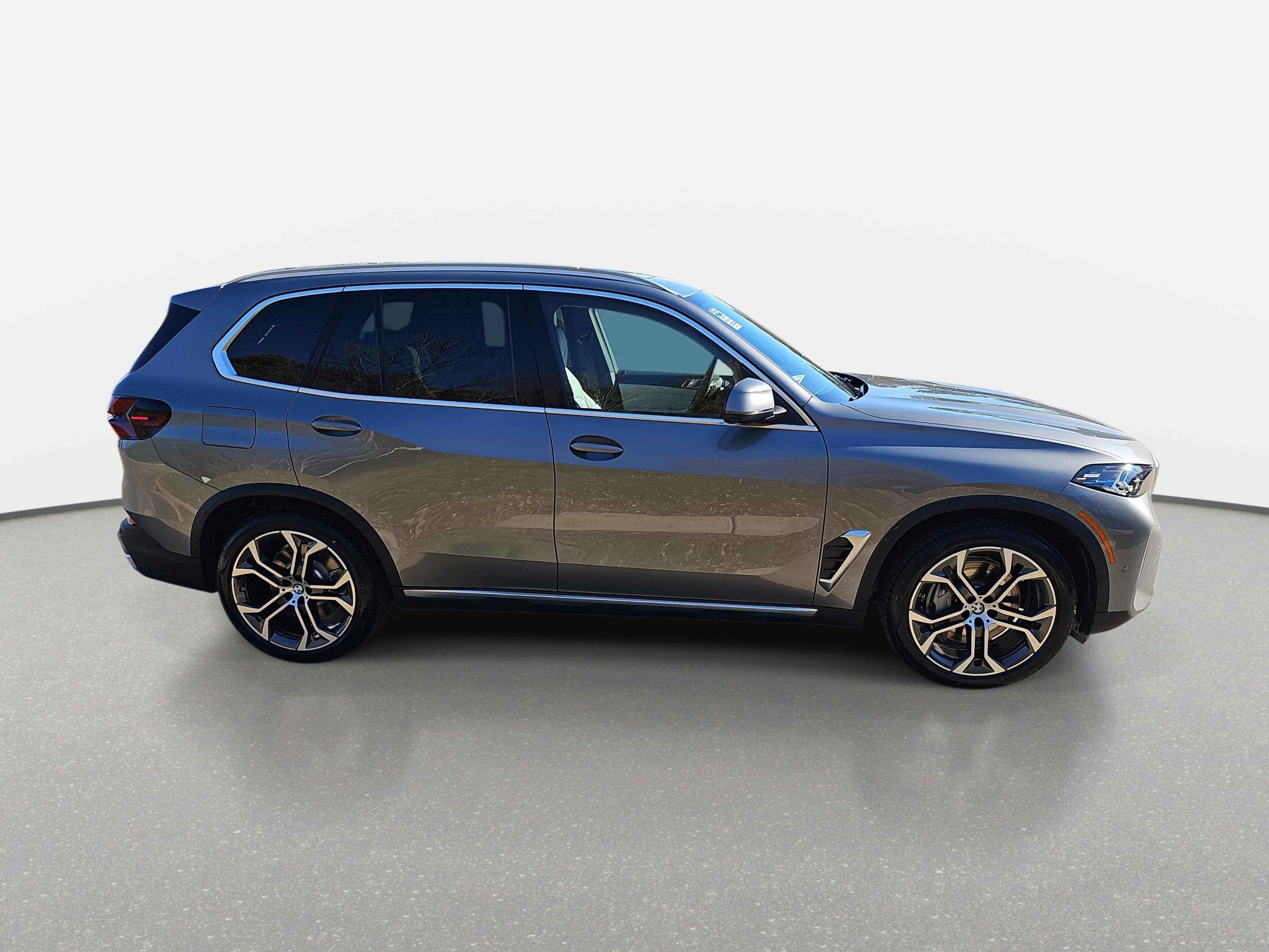 New 2026 BMW X5 xDrive50e w/ Climate Comfort Package image 4