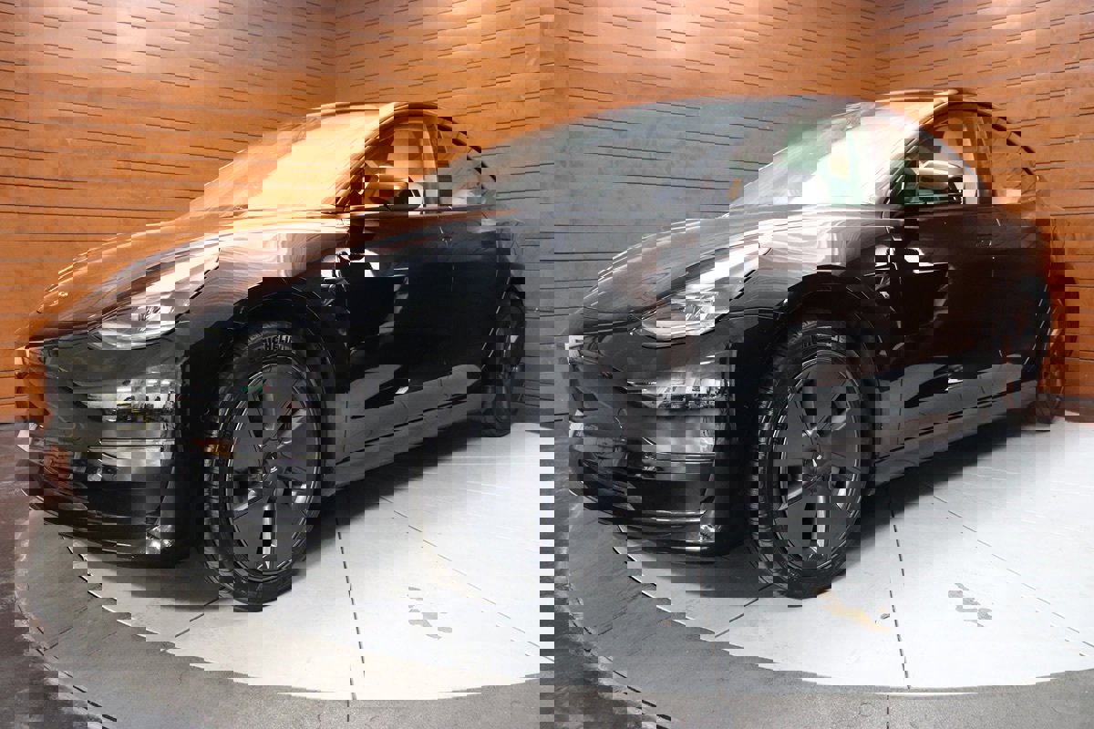 Used 2023 Tesla Model 3 Standard Range image 79