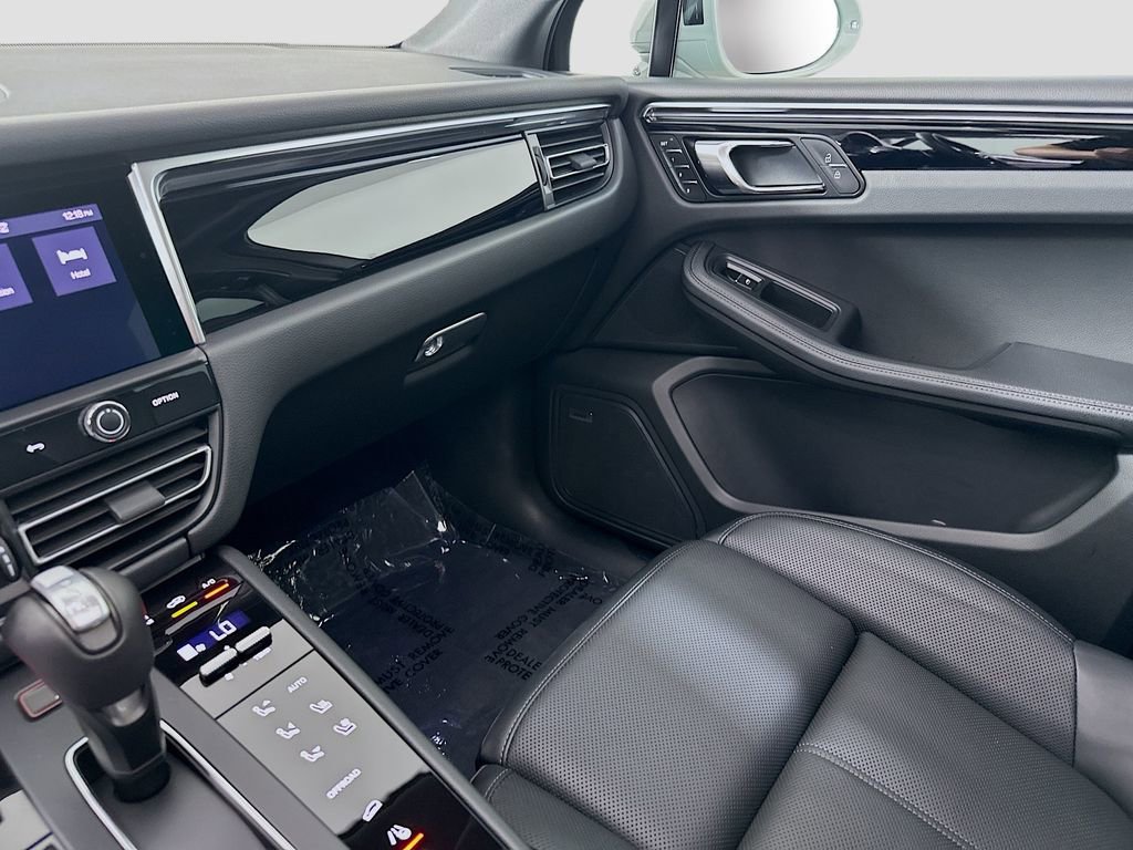 Certified 2025 Porsche Macan image 26