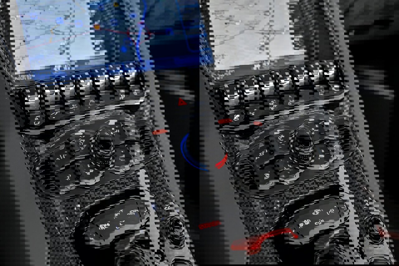 Used 2021 Lamborghini Aventador SVJ image 43