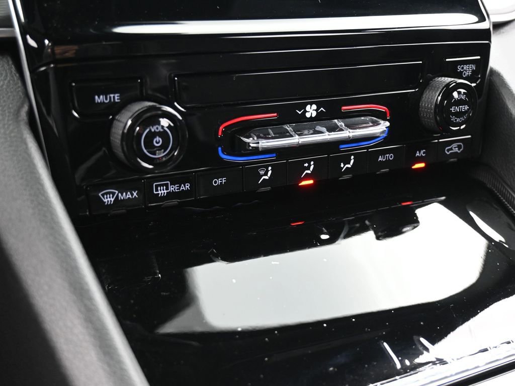 Used 2025 Jeep Grand Cherokee Laredo image 23