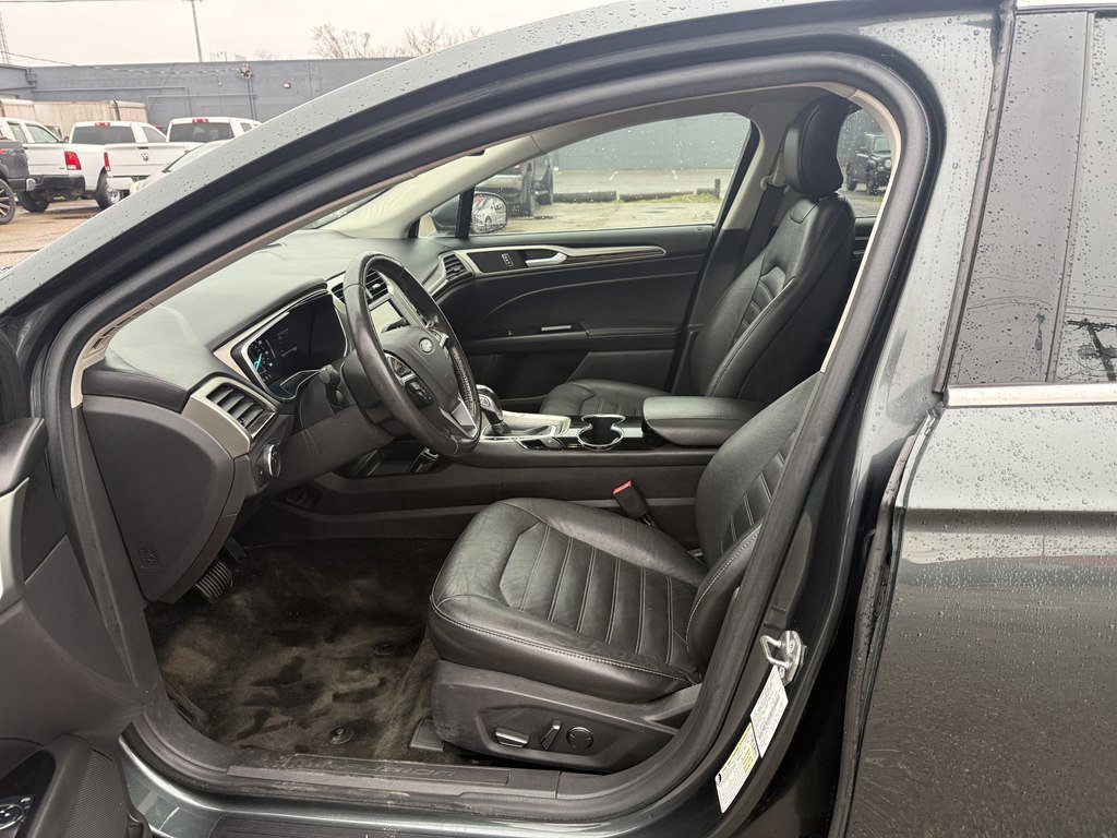 Used 2016 Ford Fusion SE w/ Equipment Group 202A image 8