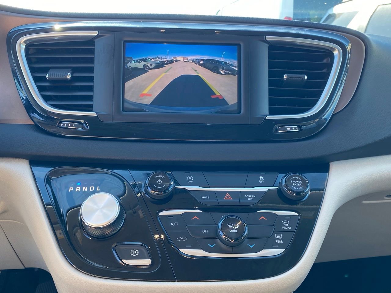 Used 2024 Chrysler Voyager LX FWD image 20