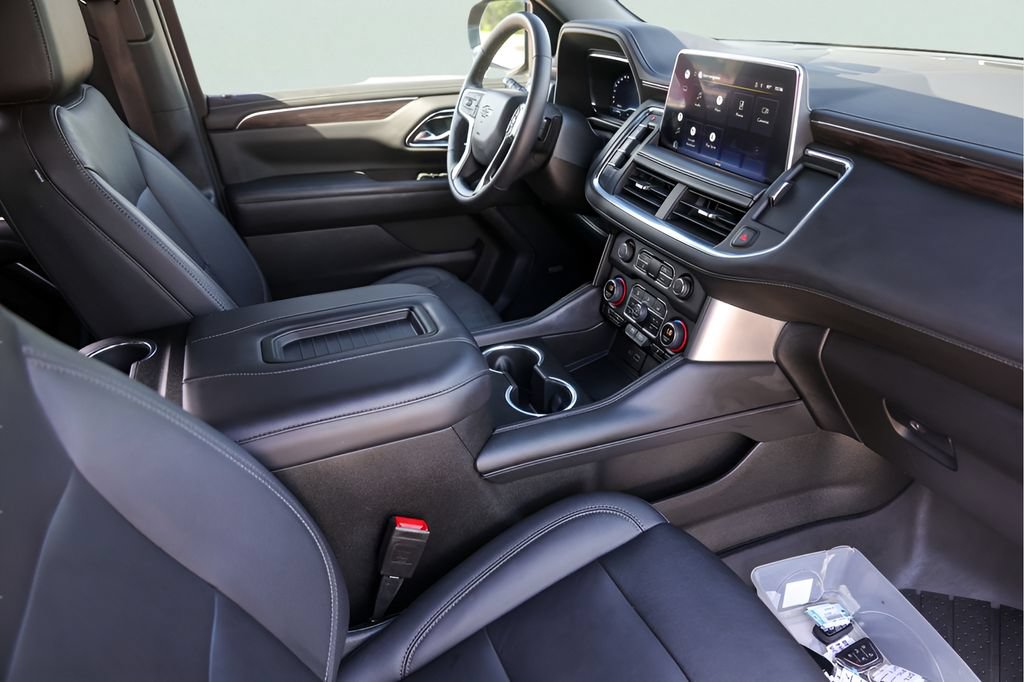 Used 2022 Chevrolet Tahoe Z71 w/ Luxury Package AWD/4WD image 32