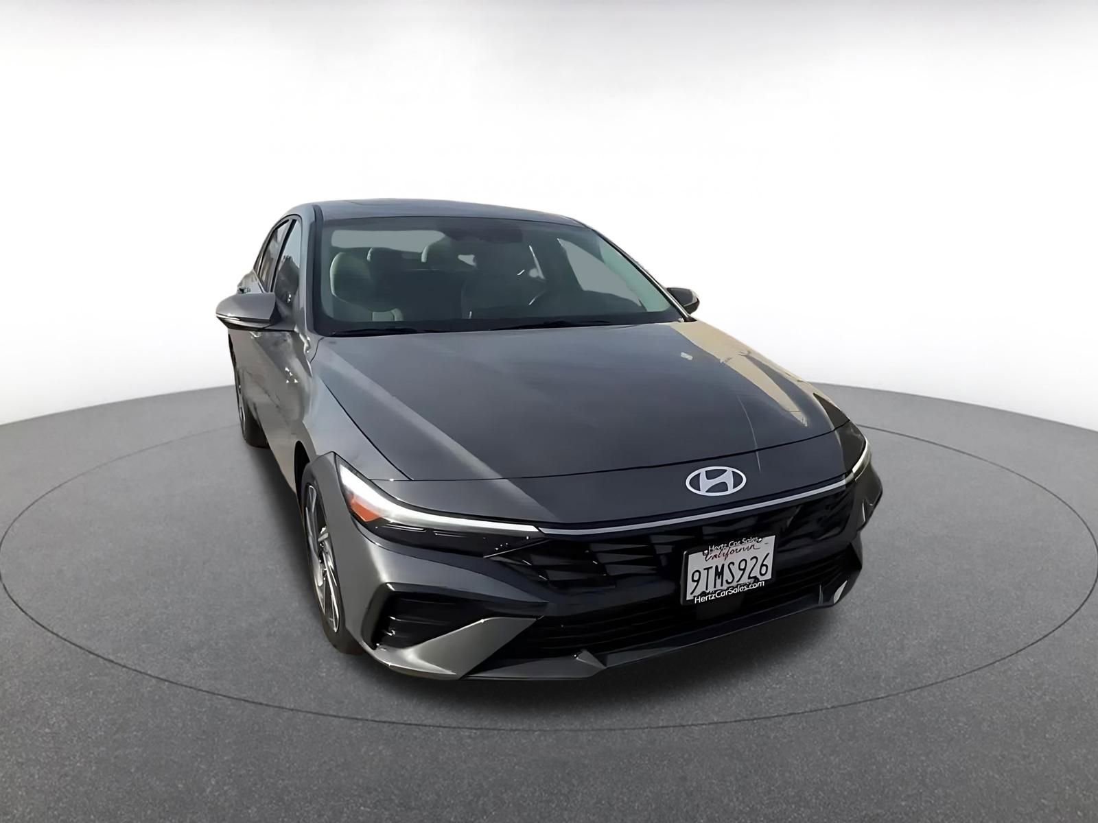 Used 2025 Hyundai Elantra Limited image 3