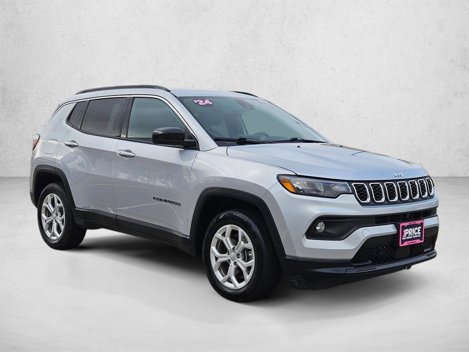 Used 2024 Jeep Compass Latitude AWD/4WD image 3