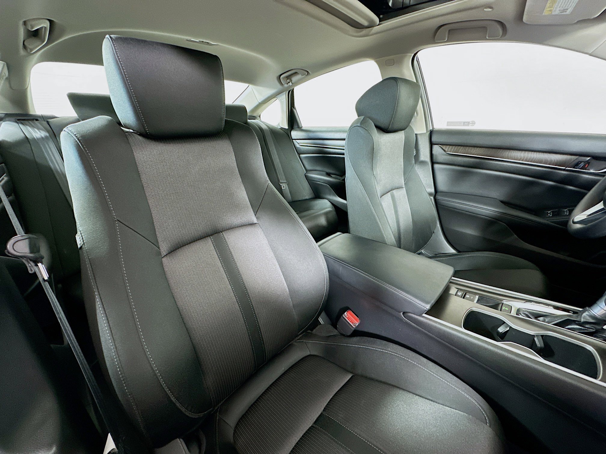 Used 2018 Honda Accord EX image 26