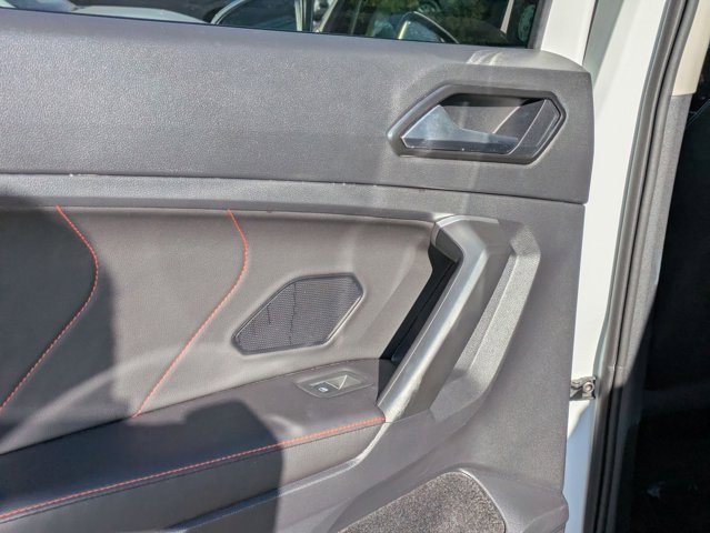 Used 2024 Volkswagen Tiguan SE image 21