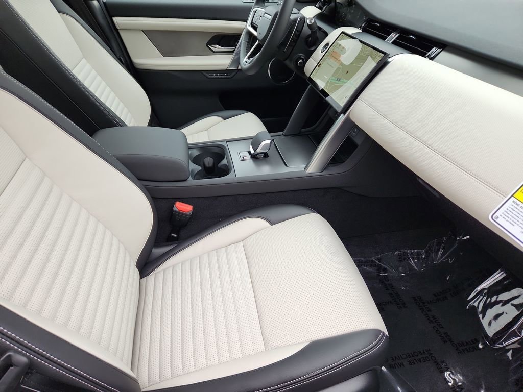 New 2026 Land Rover Discovery Sport Landmark AWD/4WD image 3
