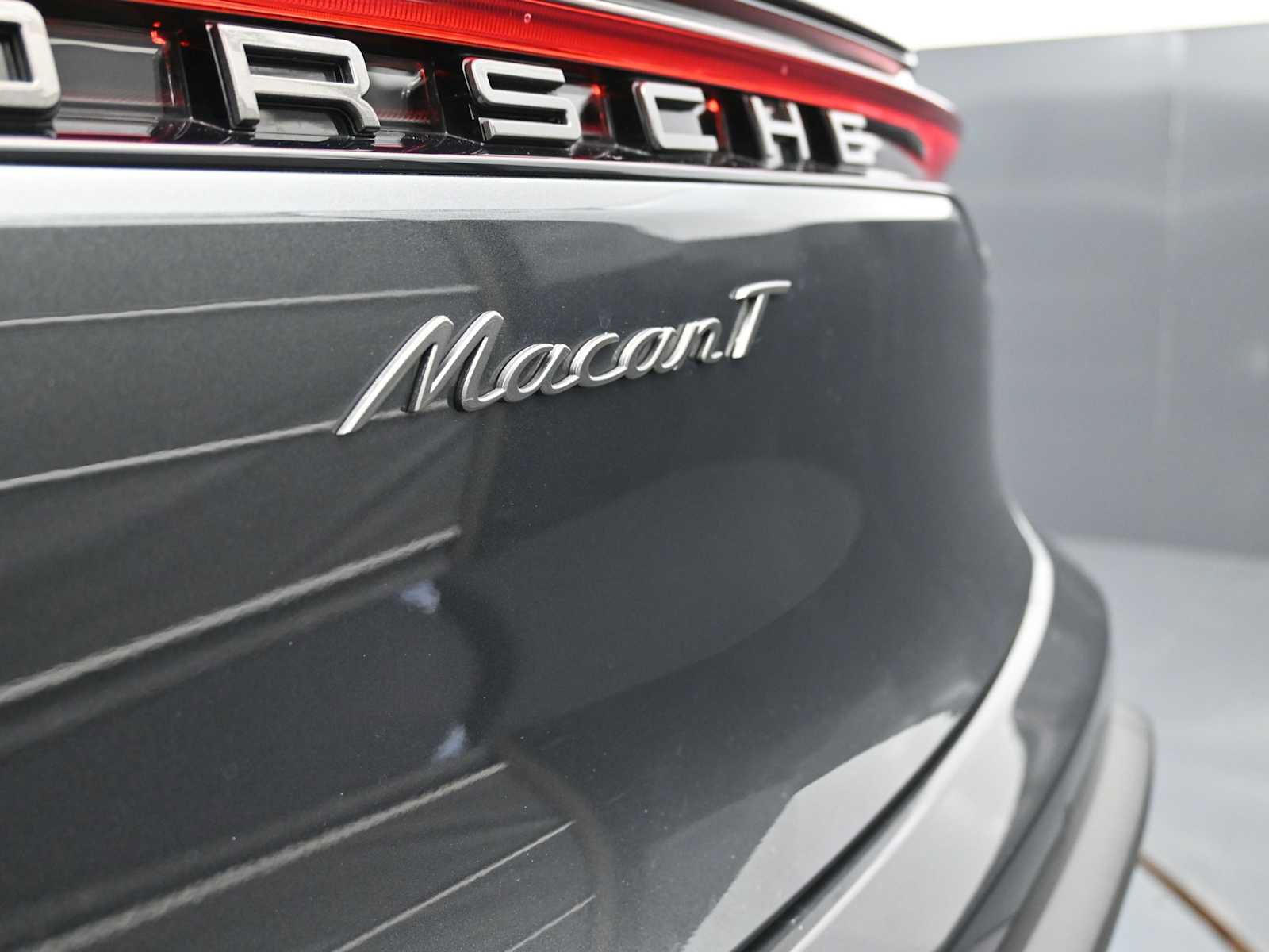 Certified 2025 Porsche Macan Turbo AWD/4WD image 25