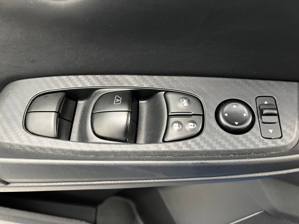 Used 2025 Nissan Sentra SV FWD image 15
