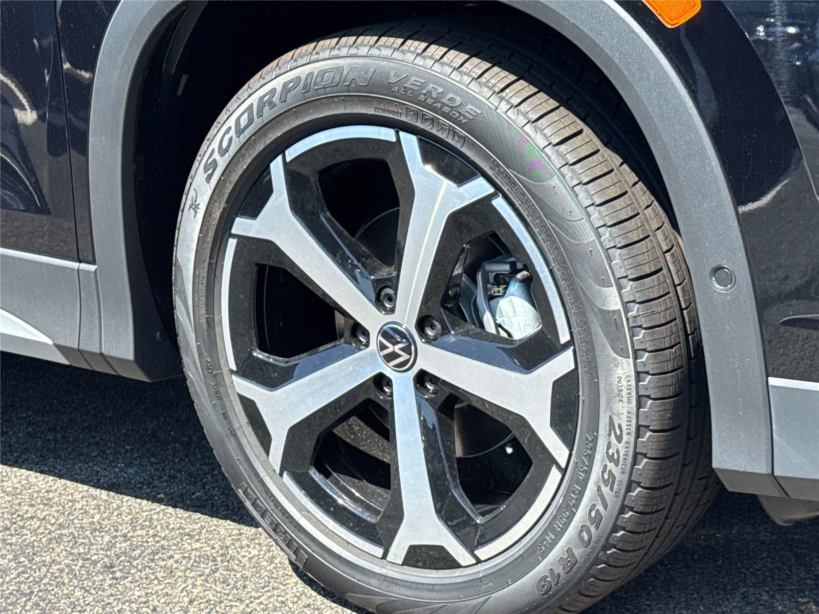 New 2026 Volkswagen Tiguan SE FWD image 9