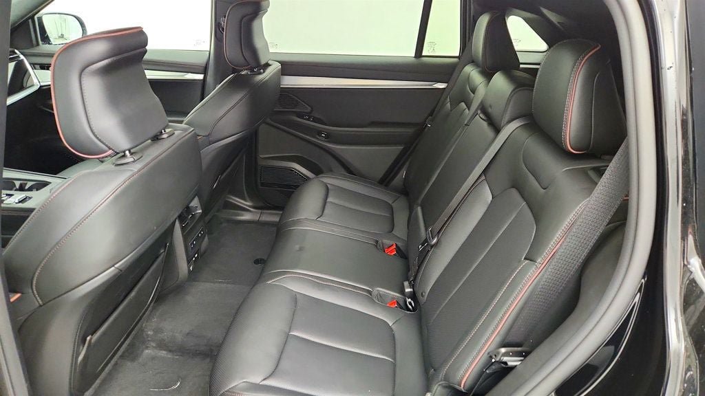 Used 2024 Jeep Wagoneer Launch Edition AWD/4WD image 20
