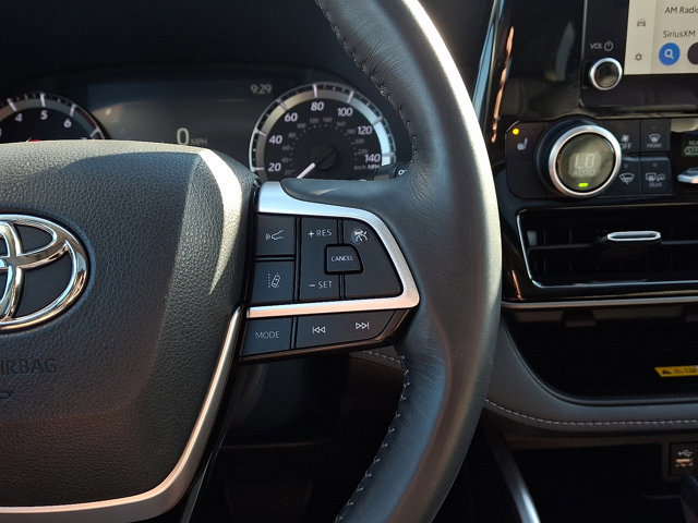 Used 2023 Toyota Highlander XLE image 22