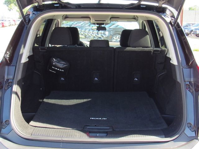 Used 2023 Nissan Rogue S image 3