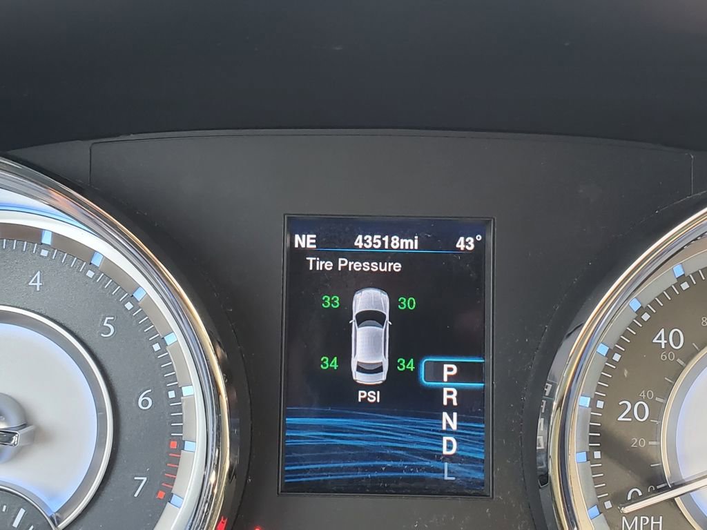 Used 2014 Chrysler 300 w/ Driver Convenience Group image 20