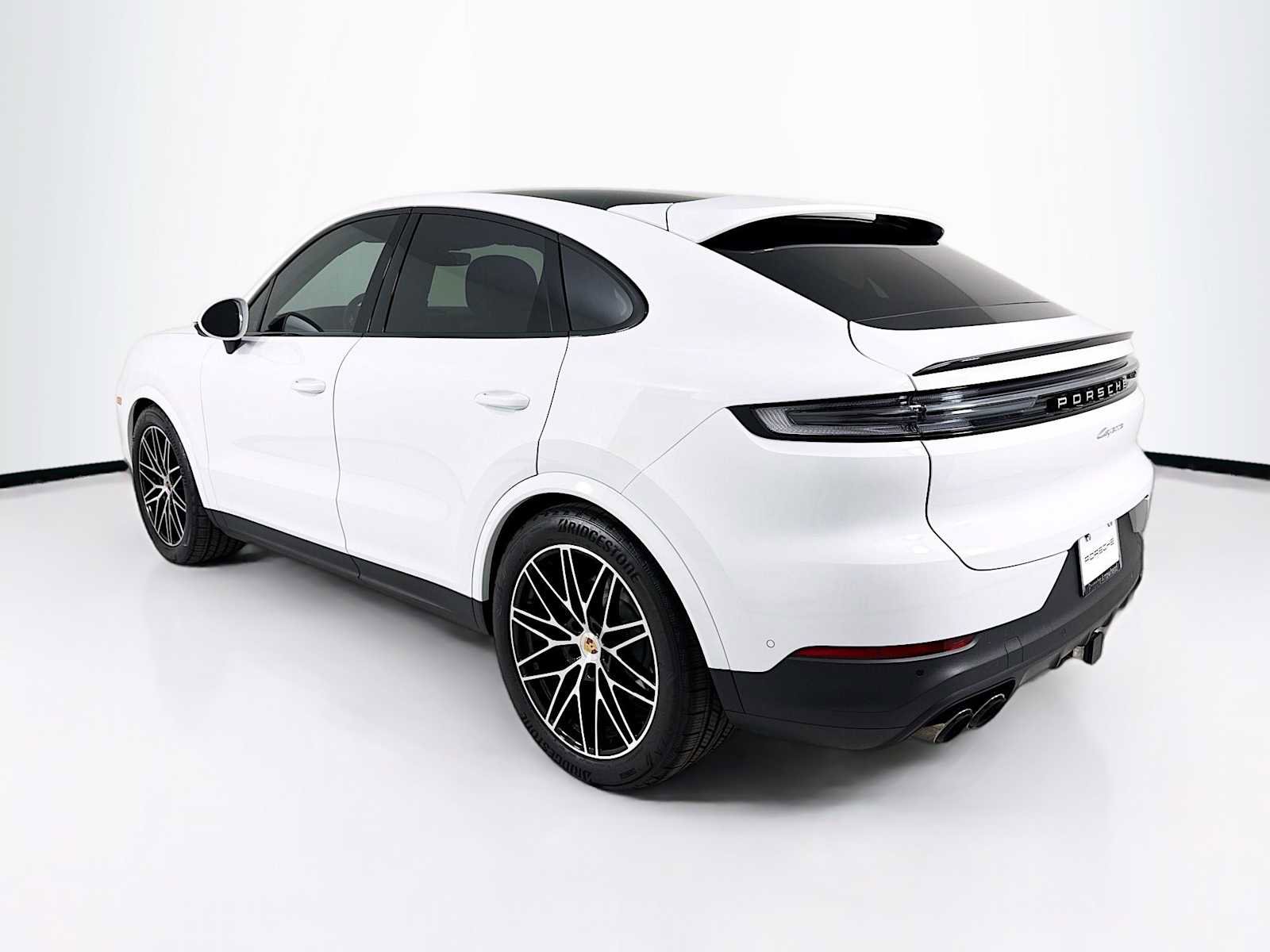 Certified 2025 Porsche Cayenne Coupe image 3