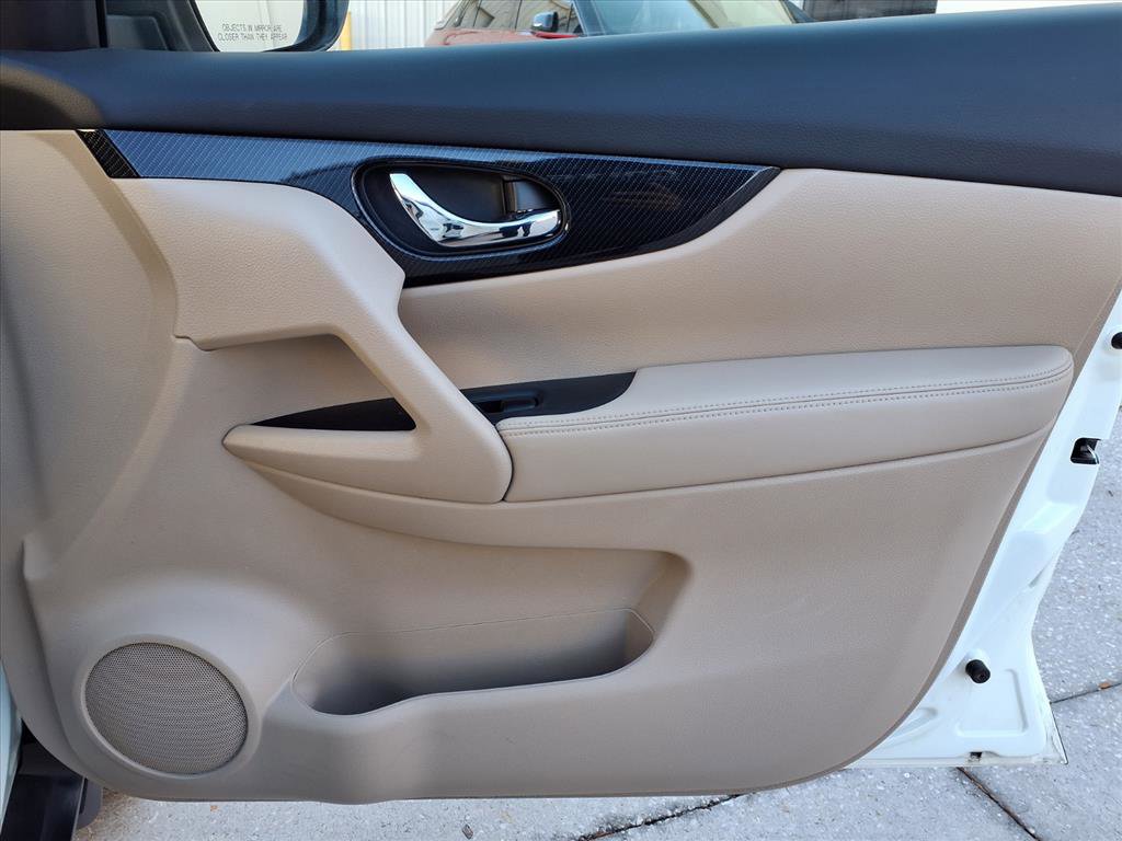 Used 2019 Nissan Rogue SL w/ Premium Package image 10