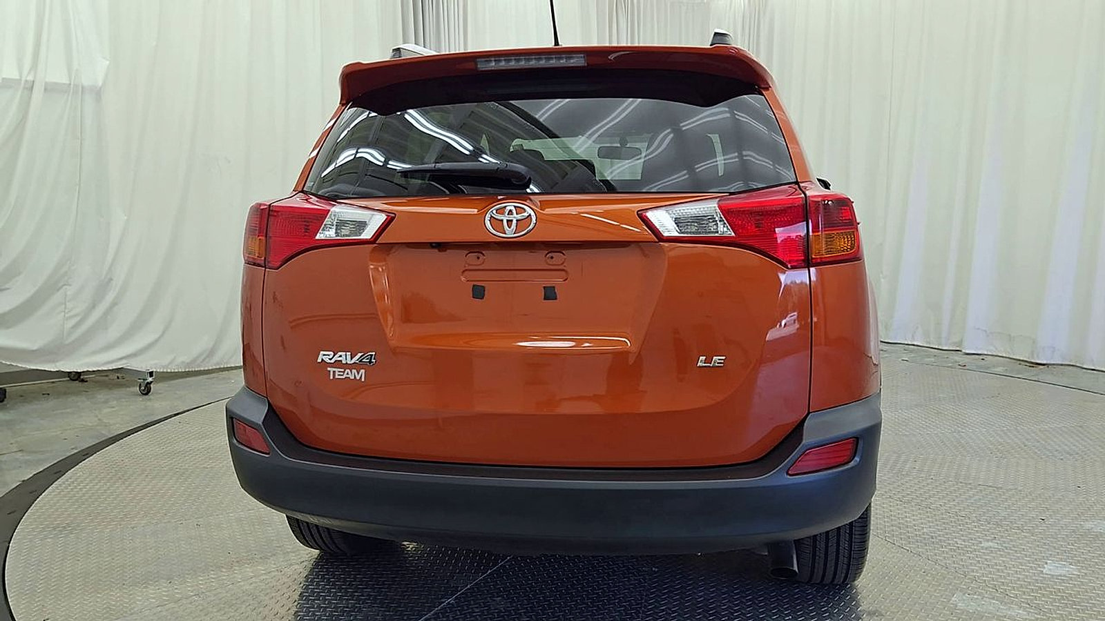 Used 2015 Toyota RAV4 LE FWD image 2