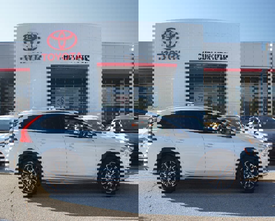 Used 2017 Volvo V60 T5 Cross Country w/ Convenience Package